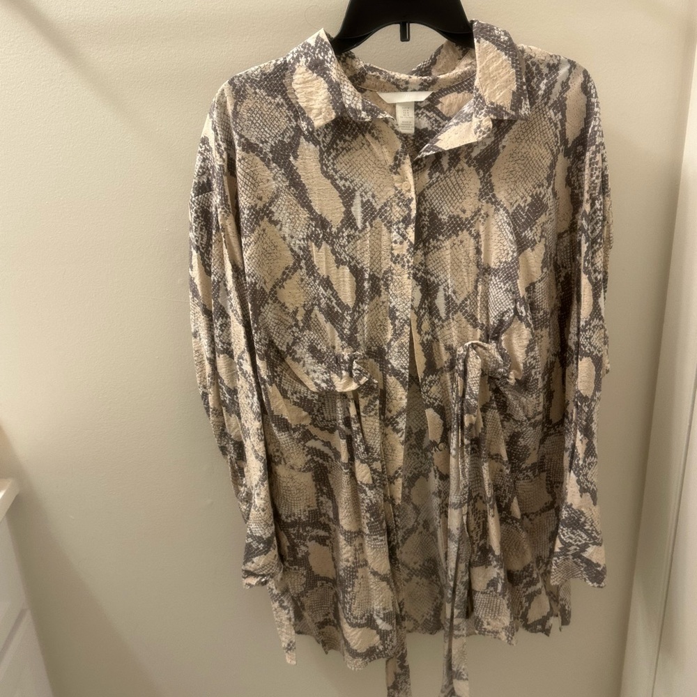 Snakeskin print long blouse